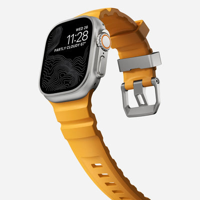 Pomarańczowy pasek sportowy do Apple Watch 46mm 49mm, widok z boku, z wytrzymałą klamrą