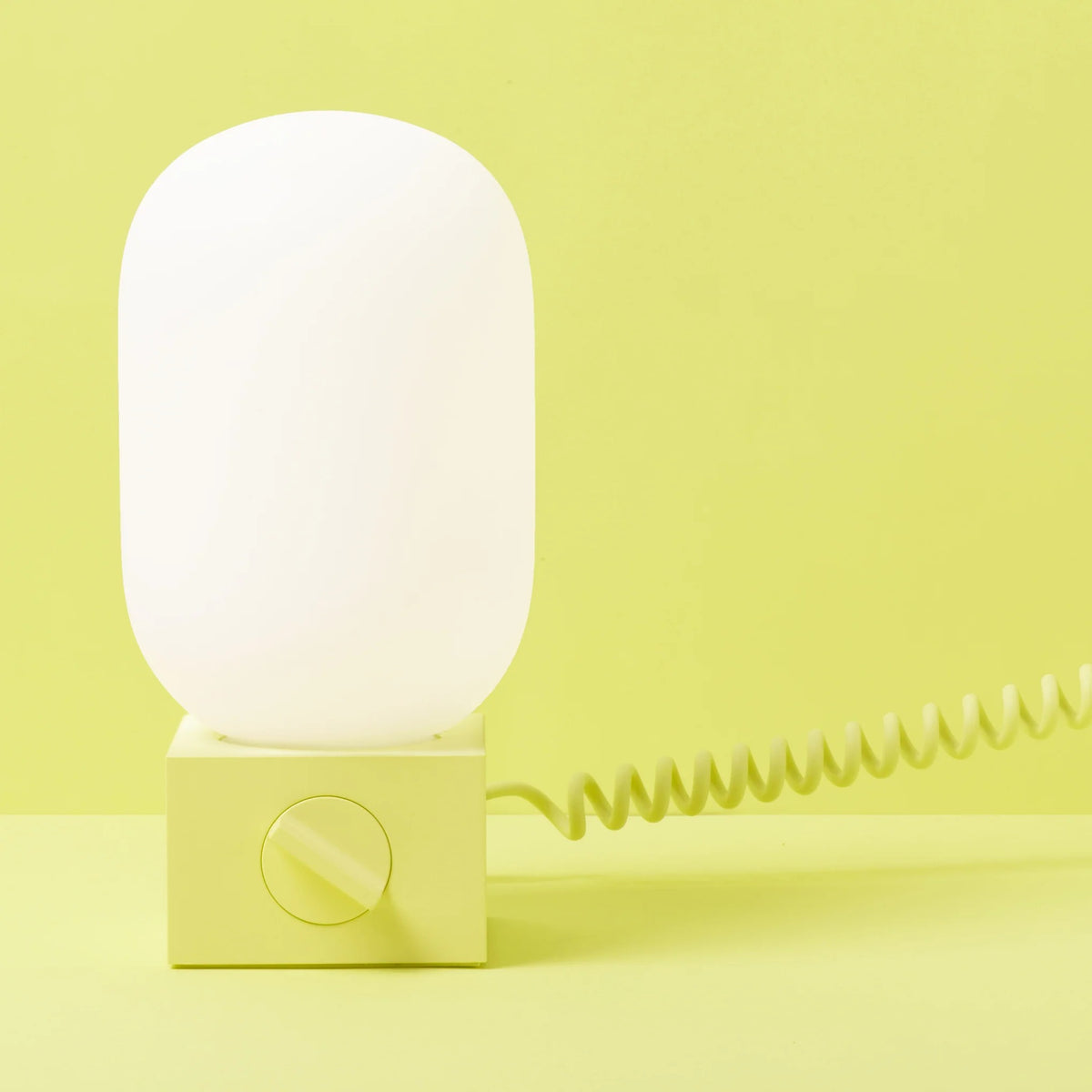Native Union - Pop Light Portable Light & Powerbank Lemon - Lampka Bezprzewodowa z Powerbankiem