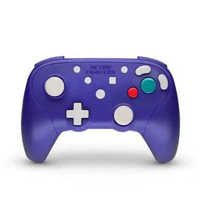 Fioletowy pad do gier Retro Fighters z białymi i kolorowymi przyciskami, widok z przodu