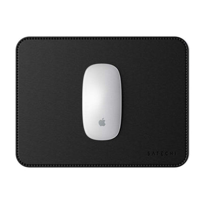 Czarna podkładka pod mysz z ekoskóry, mysz optyczna na środku, minimalistyczny design