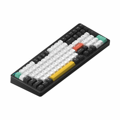 Klawiatura mechaniczna z kolorowymi keycapami na białym tle, idealna do biura