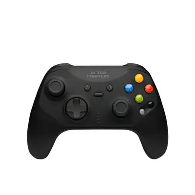 Czarny gamepad bezprzewodowy Retro Fighters do Xbox z kolorowymi przyciskami na białym tle