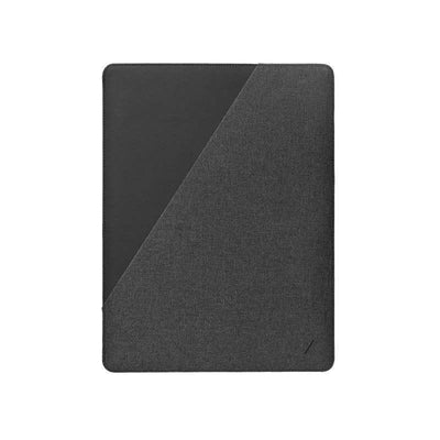 Czarna mata na biurko z tkaniny i ekoskóry, minimalistyczny dodatek do home office