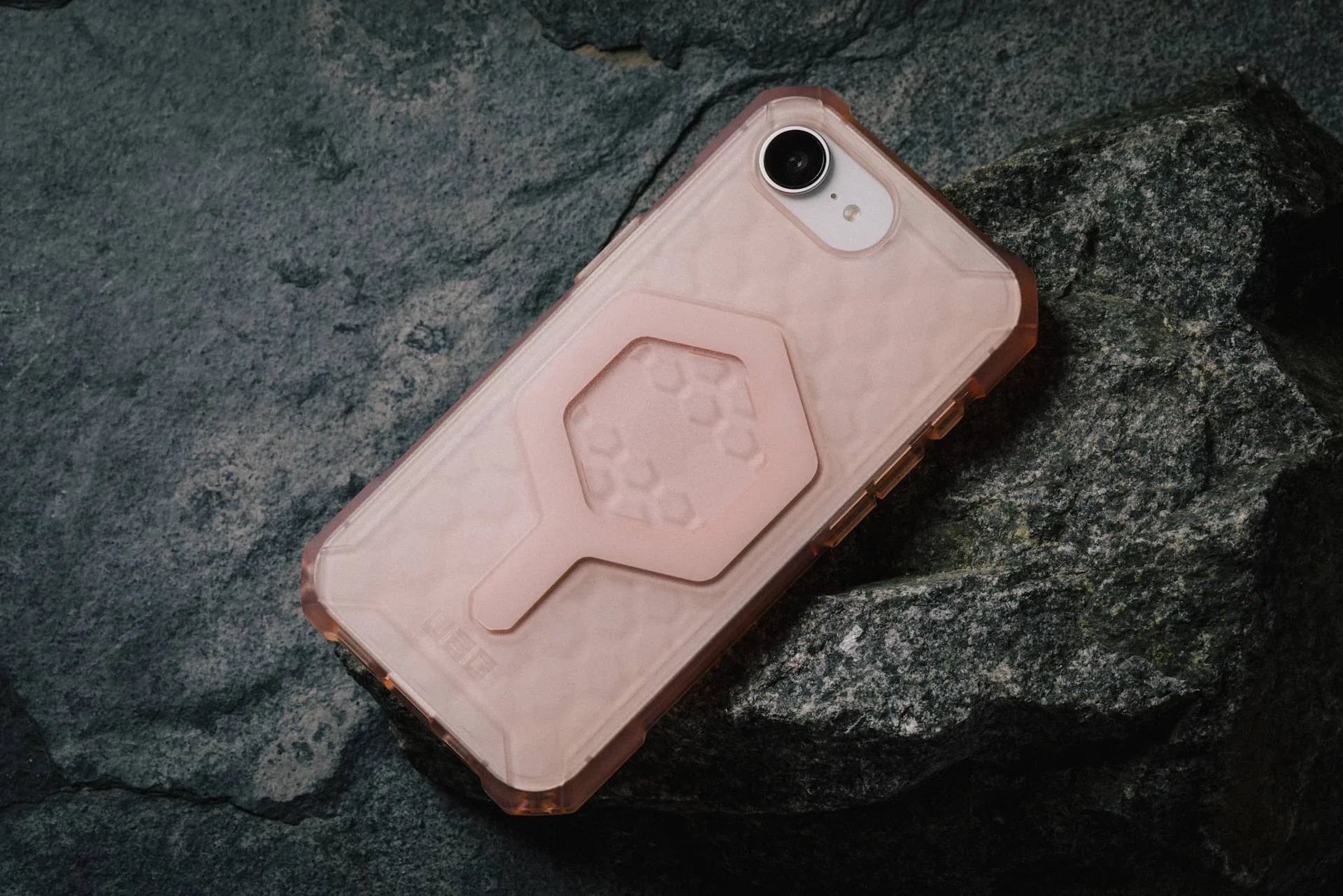 UAG - Essential Armor iPhone 16e / 17e Case - Etui do iPhone 16e / 17e