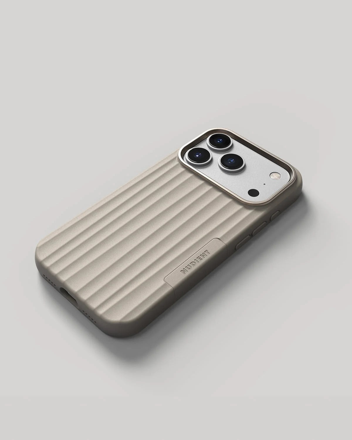 Nudient - Bold Case for iPhone 17 / Air / Pro / Pro Max - Etui z MagSafe na iPhone 17 / Air / Pro / Pro Max