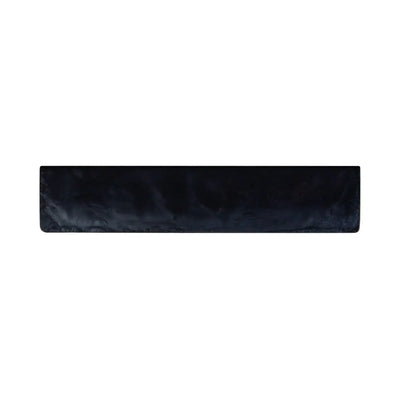 Czarna podkładka pod nadgarstki z żywicy do klawiatury mechanicznej na białym tle