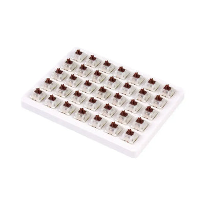 Tacktile przełączniki mechaniczne Milky Brown na białej tacke, akcesoria do klawiatur
