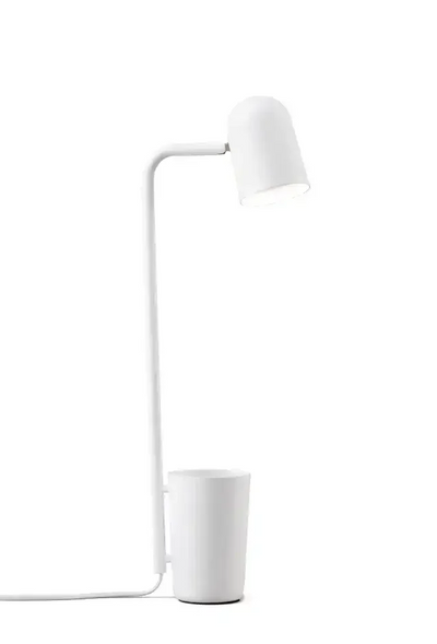 Biała minimalistyczna lampa biurkowa, o nowoczesnym designie, idealna do home office