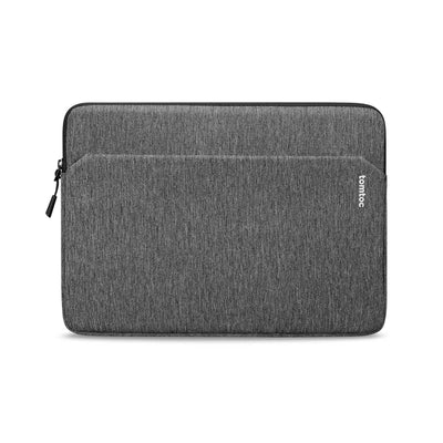 Szara etui na laptopa z zamkiem, minimalistyczny futerał ochronny na biurko.