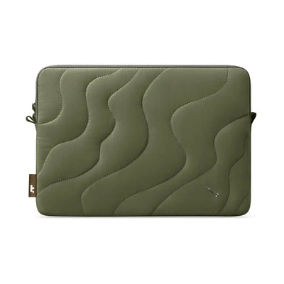Zielone etui na laptopa z falistym pikowaniem, akcesoria biurowe, ochrona laptopa.