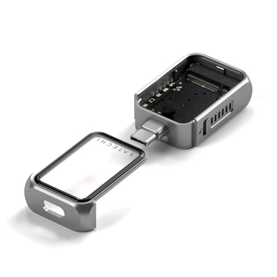 Mini obudowa SSD NVMe z portem USB-C, otwarta, w kolorze srebrnym