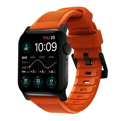 Sportowy smartwatch z pomarańczowym paskiem, wyświetlacz z godziną i statystykami