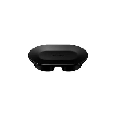 Czarny organizer magnetyczny na kable do biura, minimalistyczny dodatek na biurko.