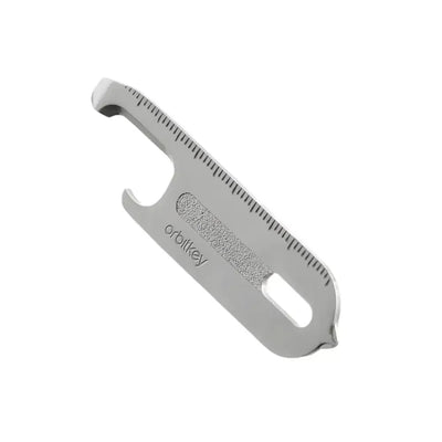 Srebrny multitool biurowy z otwieraczem, linijką i pilnikiem na białym tle