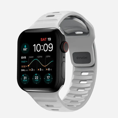 Smartwatch z czarną kopertą i białym paskiem sportowym, ekran z widocznym interfejsem