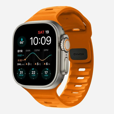 Smartwatch z pomarańczowym paskiem, nowoczesny zegarek do biura lub home office