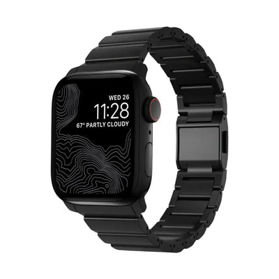 Czarny smartwatch z metalową bransoletą, minimalistyczny ekran, akcesoria biurowe