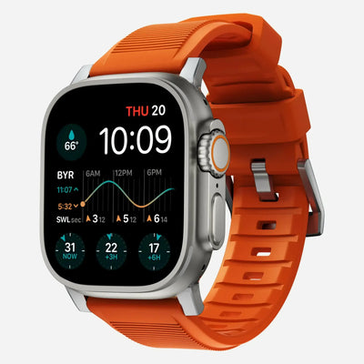 Smartwatch z pomarańczowym paskiem, ekran z pogodą i danymi aktywności