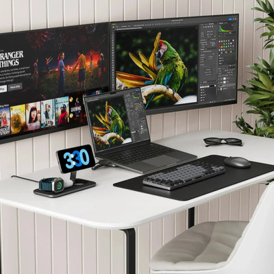 Nowoczesne biurko z klawiaturą mechaniczną, ładowarką bezprzewodową i monitorami