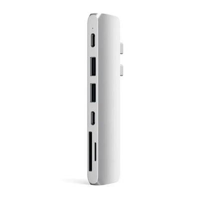 Srebrny adapter USB-C z wieloma portami, idealny do laptopa i biura.