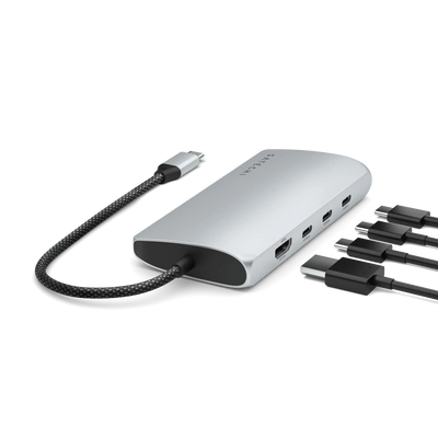 Srebrny hub USB-C multiport adapter z portami HDMI, Ethernet i USB, widok z kablami