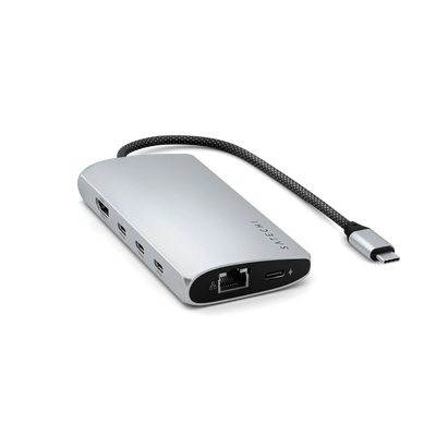 Srebrny adapter USB-C z portami HDMI, Ethernet, USB, czarny kabel w oplocie, na czarnym tle