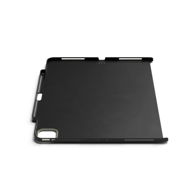 Czarna magnetyczna obudowa z wegańskiej skóry do iPada Pro, widok z tyłu, wycięcie na aparat.