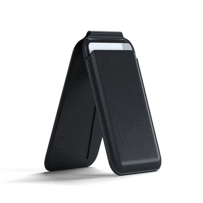 Czarny portfel magnetyczny z ekoskóry, stojak na telefon, minimalistyczny design.