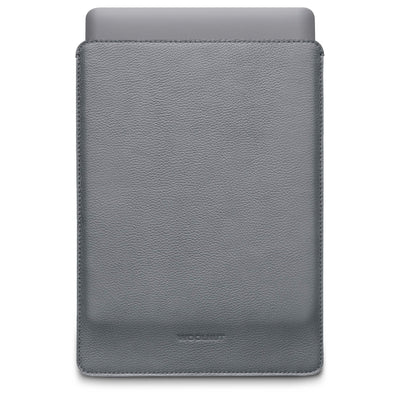 Szara skórzana etui na laptopa MacBook Pro/Air 13 cali, minimalistyczny design.
